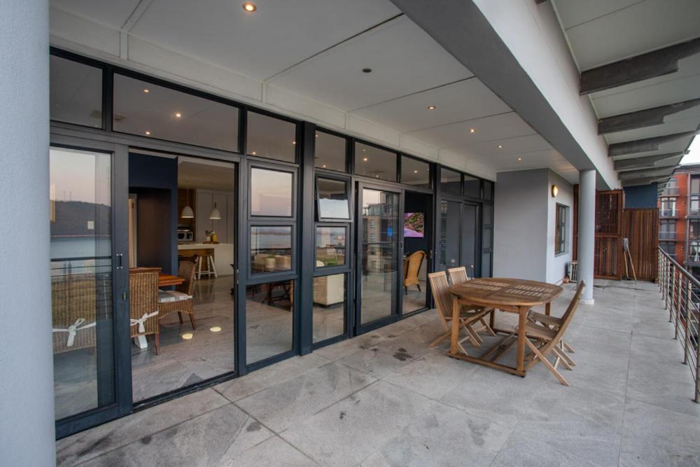 Apartamento At The Point - Palatial Private Penthouse Durban
