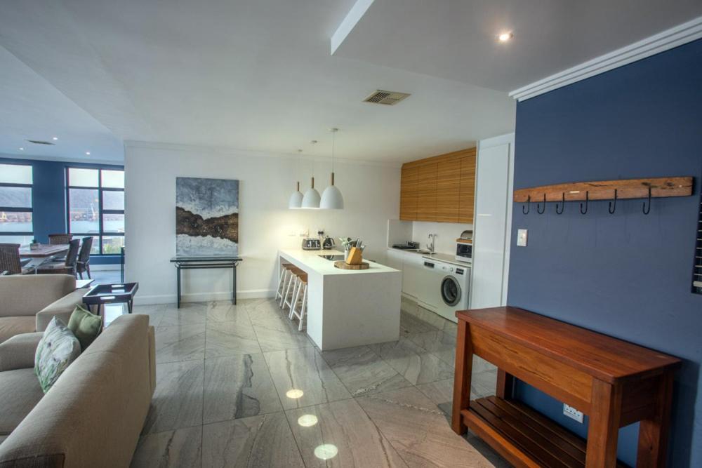 Apartamento At The Point - Palatial Private Penthouse *